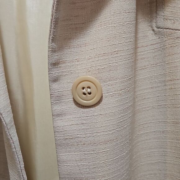Vintage trench coat. Maker unknown size 12. Lt tan - Picture 5 of 5